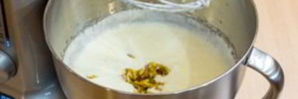 шоколадный рулет с банановым суфле и грецкими орехами