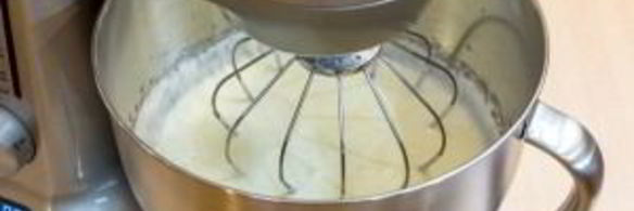 шоколадный рулет с банановым суфле и грецкими орехами