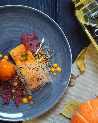 Суфле из тыквы, медовый крамбл, облепиховые сорбет и ганаш