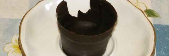 суфле в шоколадных стаканчиках