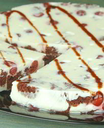 Торт-суфле с бисквитом и вишнями