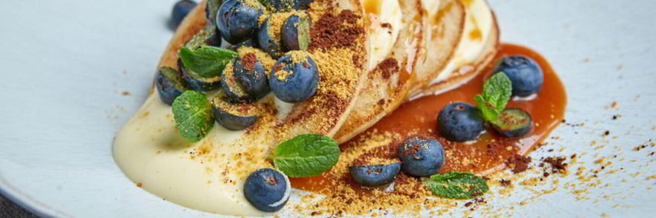 Овсяные блинчики с голубикой и тирамису