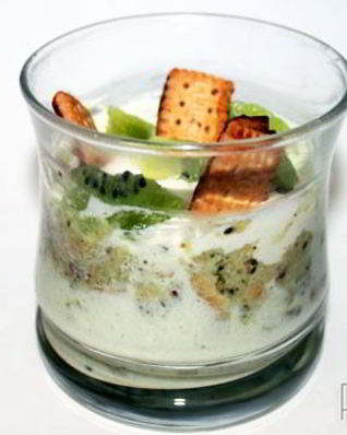 Творожный десерт с киви