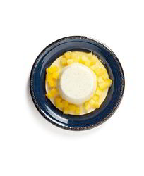 Ванильная панна-котта с манго в сиропе