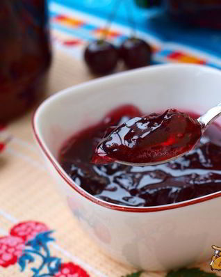 Вишня консервированная в желе