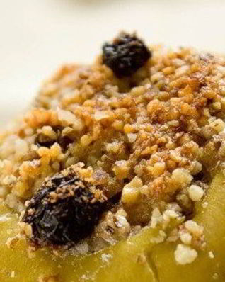 Яблоки, запеченные с орехами и медом