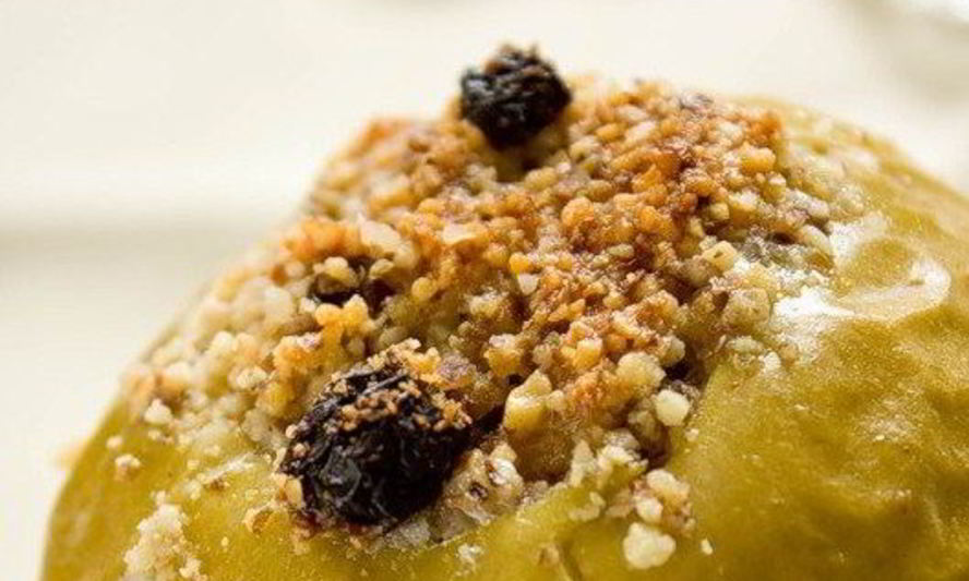 Рецепт яблок, запеченных с орехами и медом