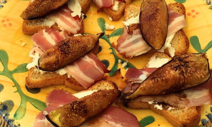 Рецепт запеченного инжира с пармской ветчиной и сыром