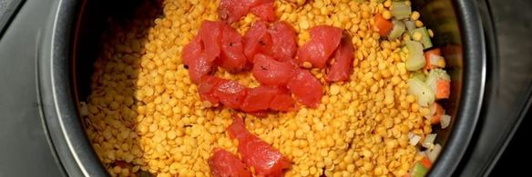 чечевица с овощами и лососем