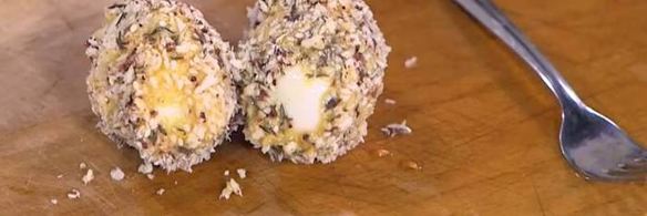 чечевица с тушеными овощами и яйцами в специях