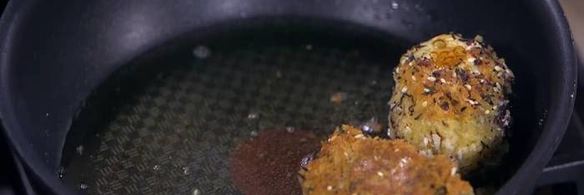 чечевица с тушеными овощами и яйцами в специях