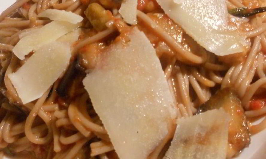 Рецепт гречневой лапши с баклажанами, томатами и красным вином