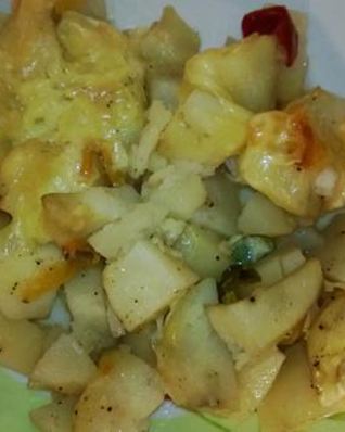 Картофель под сыром и овощами