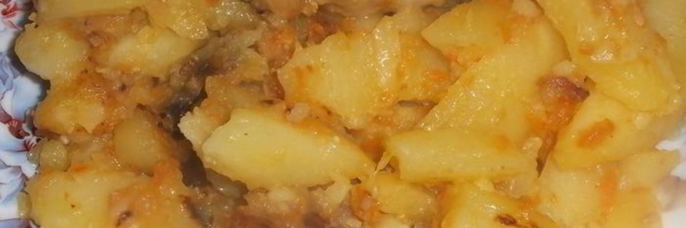 Картофель с гузками индейки и овощами