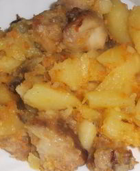 Картофель с гузками индейки и овощами