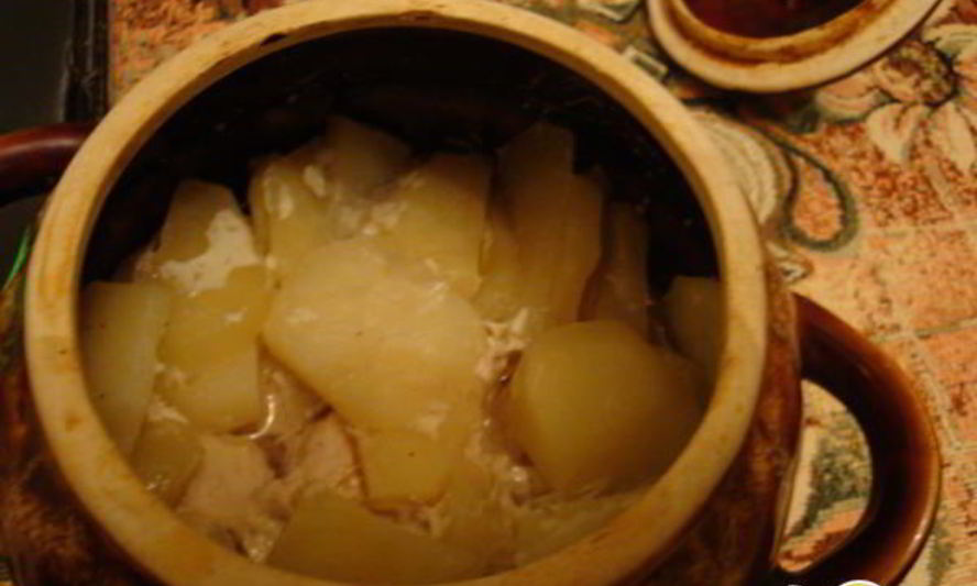 Рецепт картофеля с индейкой в горшочках
