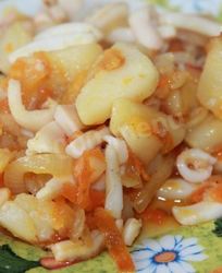 Картофель с кальмарами
