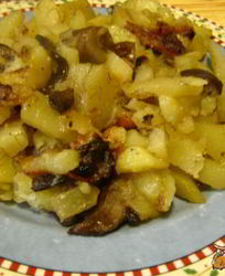 Картофель с лесными грибами и луком
