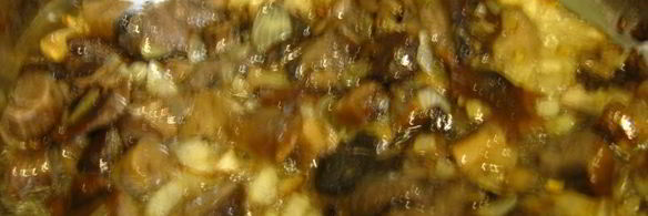 картофель с лесными грибами и луком