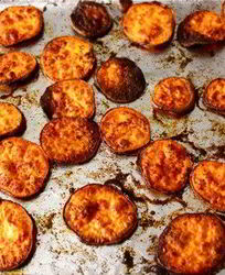 Картофель с паприкой и чесноком