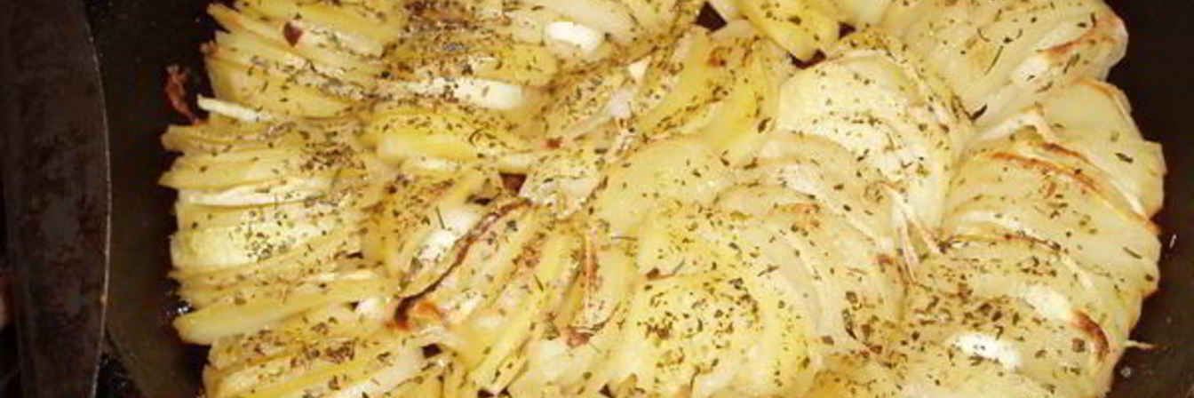 Картофель с травами и репчатым луком