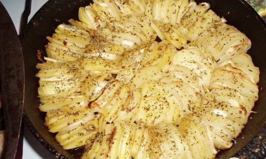 Рецепт картофеля с травами и репчатым луком