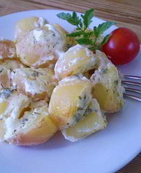 Картофель в духовке под соусом