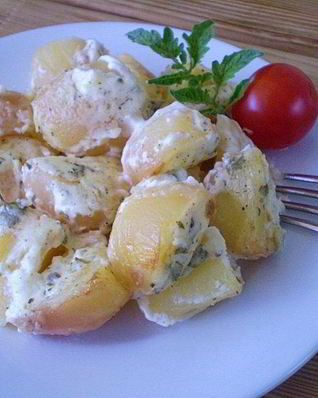 Картофель в духовке под соусом