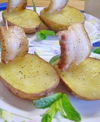 Картошка с салом в духовке Кораблики