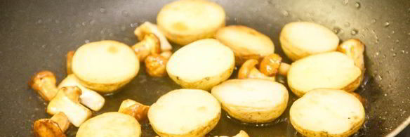 мини-картофель с лисичками