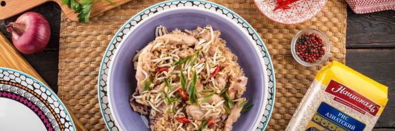 Пикантный рис с курицей и беконом