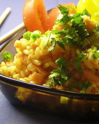 Рис на зеленом чае с ветчиной и томатами