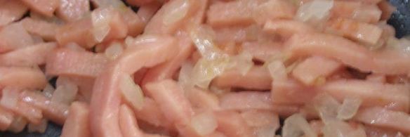 рис на зеленом чае с ветчиной и томатами