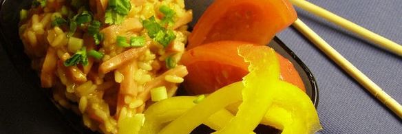 рис на зеленом чае с ветчиной и томатами