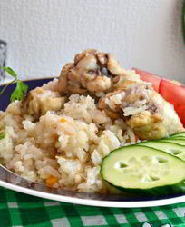 Рис с куриными крылышками в мультиварке