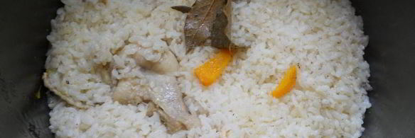 рис с куриными крылышками в мультиварке