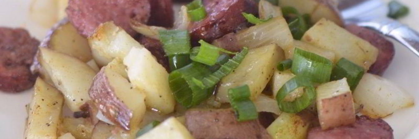 Жареная картошка с охотничьими колбасками