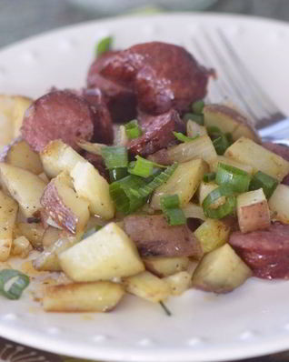 Жареная картошка с охотничьими колбасками