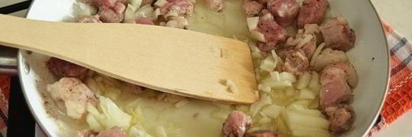 жареная картошка со свининой