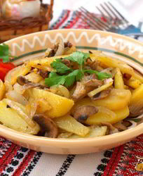Жареный картофель с шампиньонами