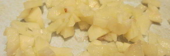 жареный картофель с яйцом и сыром