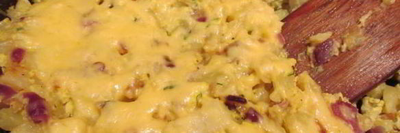 жареный картофель с яйцом и сыром