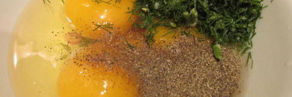 жареный картофель с яйцом и сыром