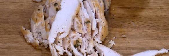 жареный рис с креветками и курицей, заправленный по-восточному