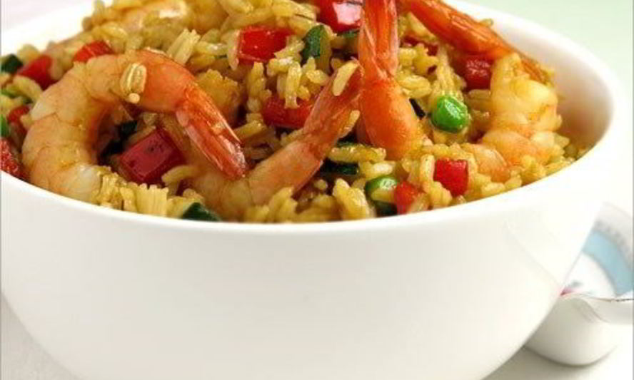 Рецепт жареного риса с креветками и сладким перцем