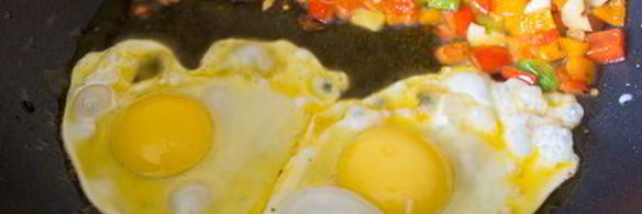 жареный рис с курицей и сладким перцем