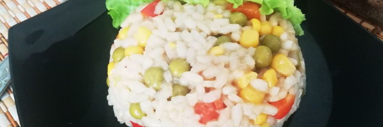 Жареный рис с овощами