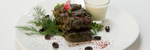 долма из баранины с мятным соусом