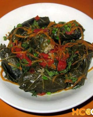 Долма из маринованных листьев