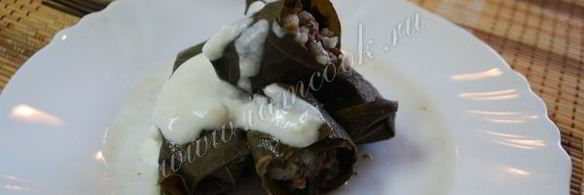 долма в виноградных листьях